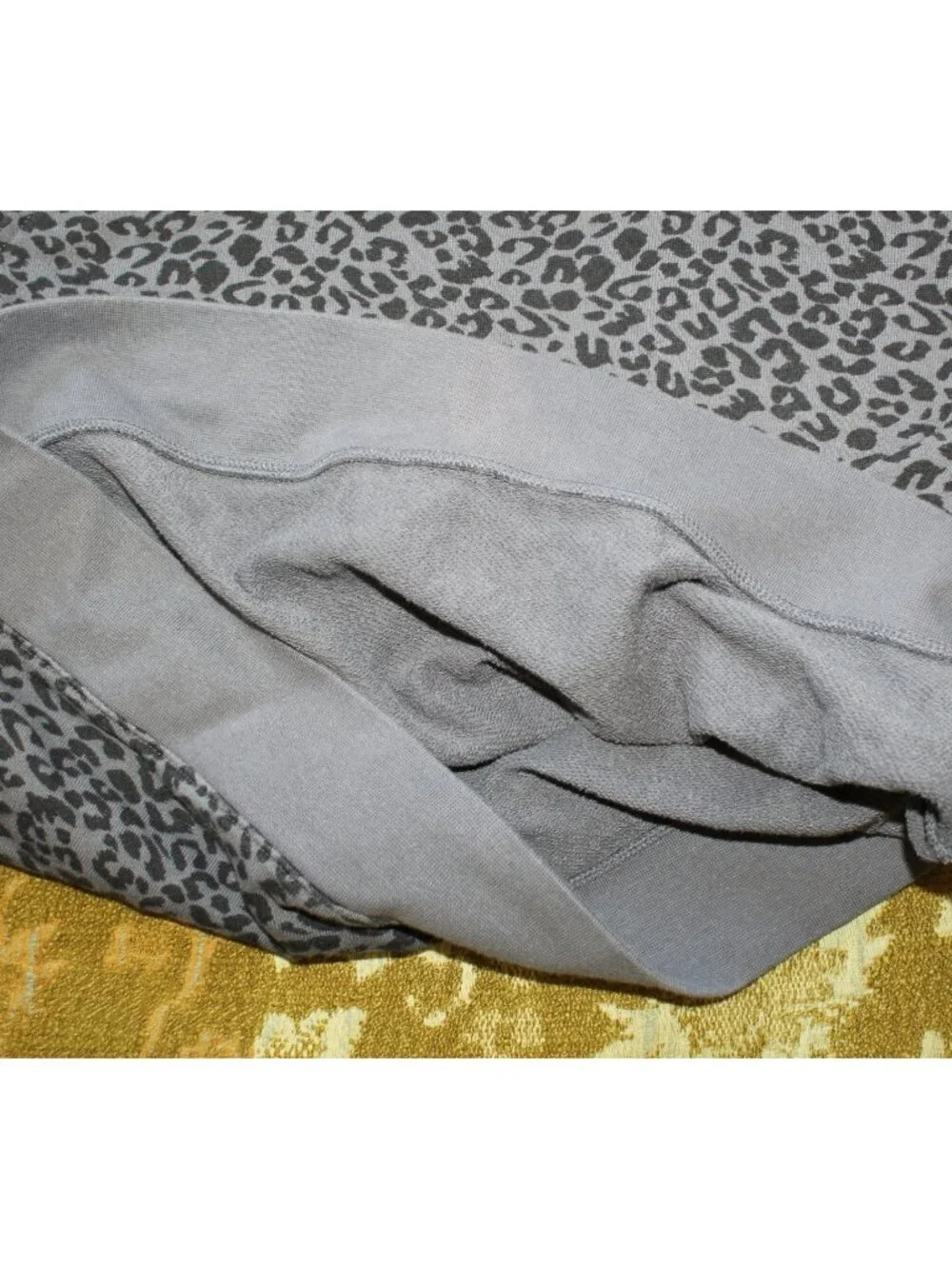 Rails animal print crew neck Women's sweater size Large Long Sleeves Grey Casual